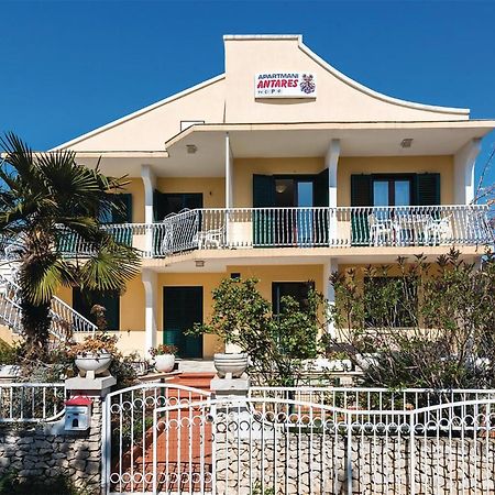 Lovely Apartment In Rogoznica With Wifi Exterior foto